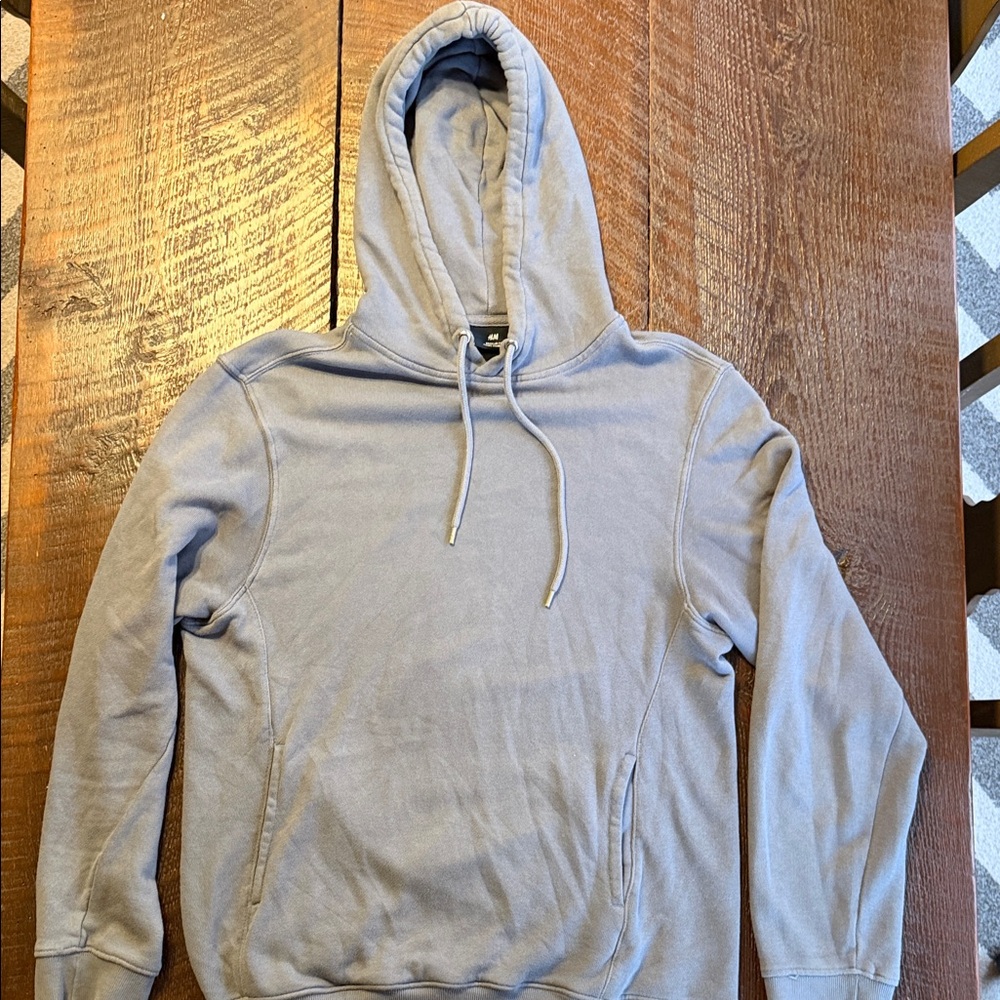H&M Light Gray Pullover Hoodie Men’s Medium Soft Cotton Sweatshirt Casual